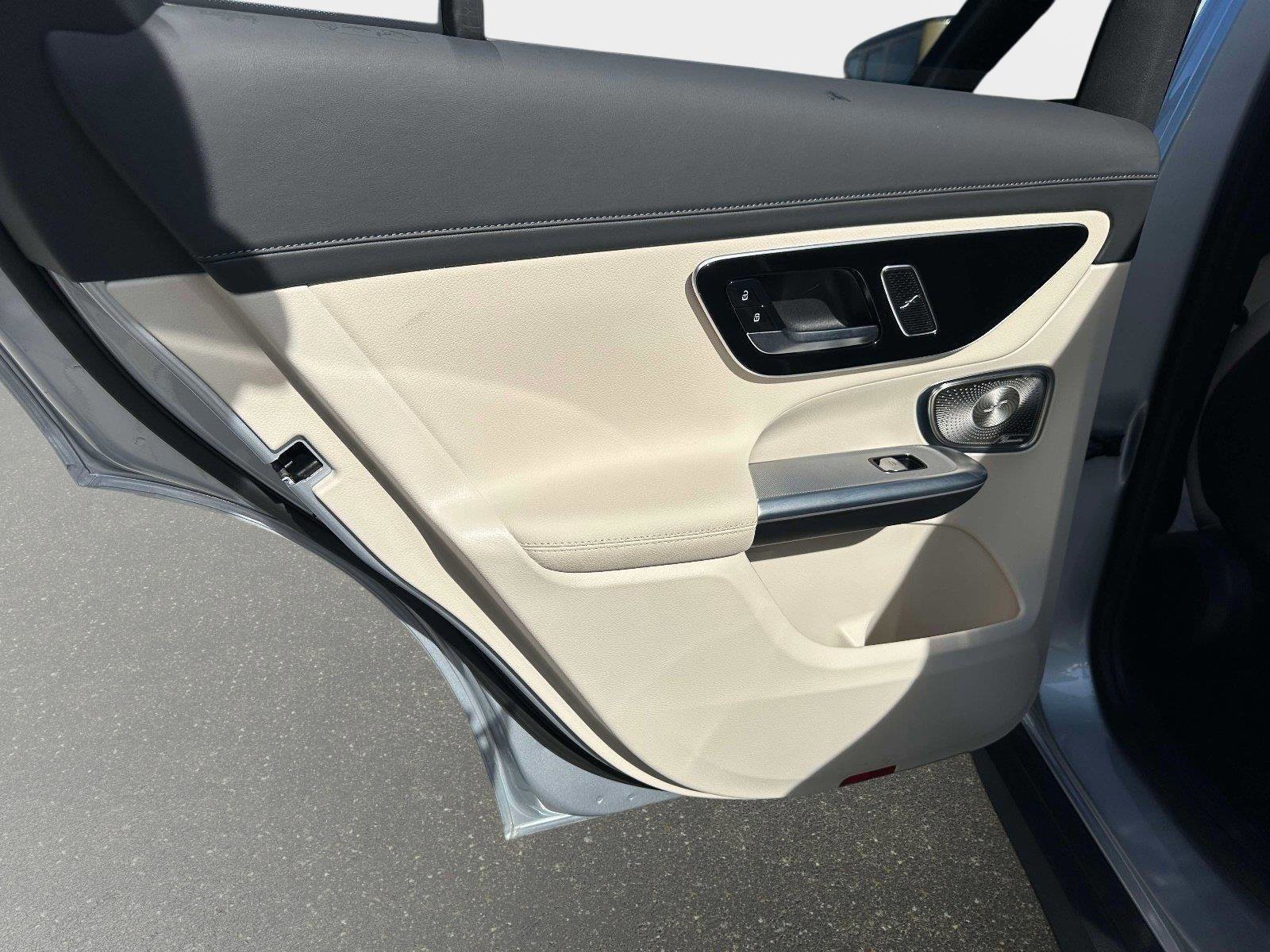 Certified 2025 Mercedes-Benz GLC 350e 4MATIC image 12