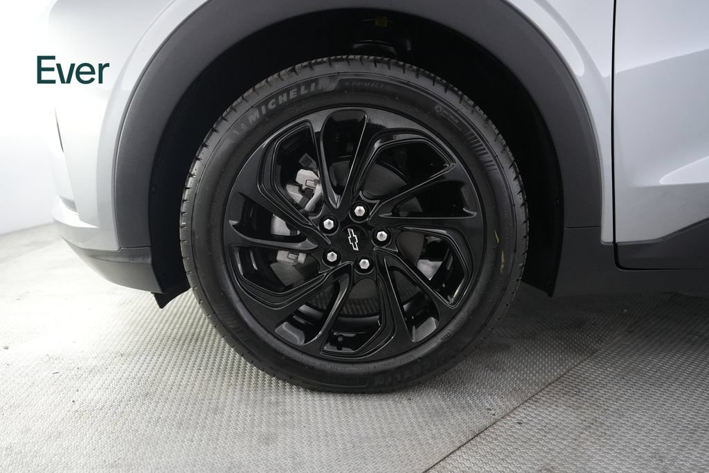 Used 2027 Chevrolet Bolt RS w/ Technology Package FWD image 19