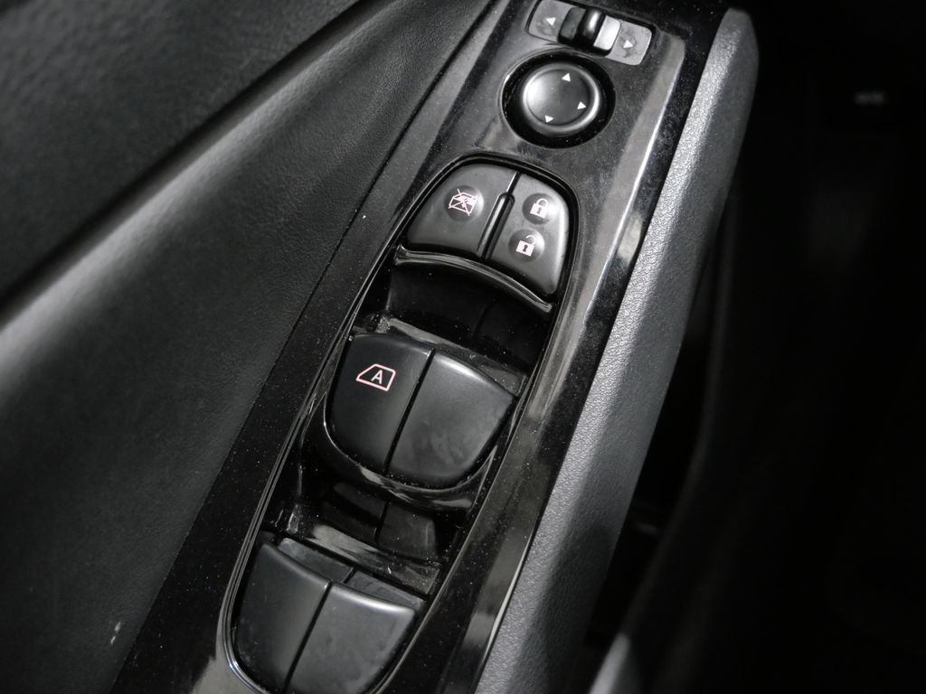 Used 2024 Nissan Altima 2.5 SR FWD image 12