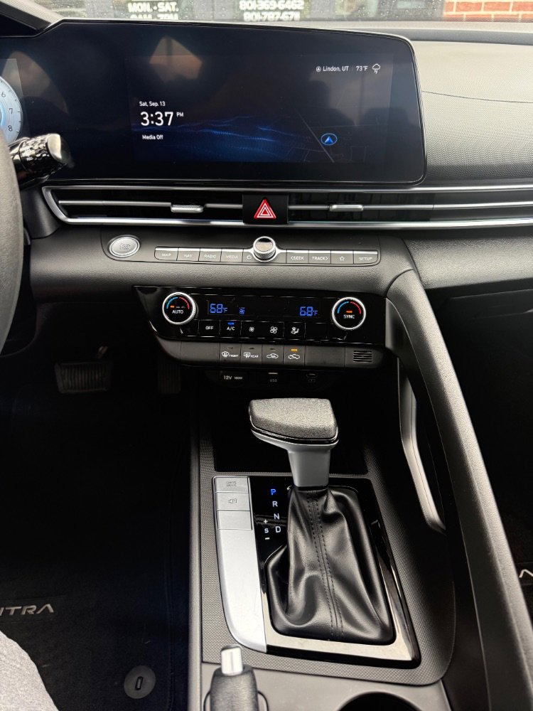 Used 2024 Hyundai Elantra SEL image 12