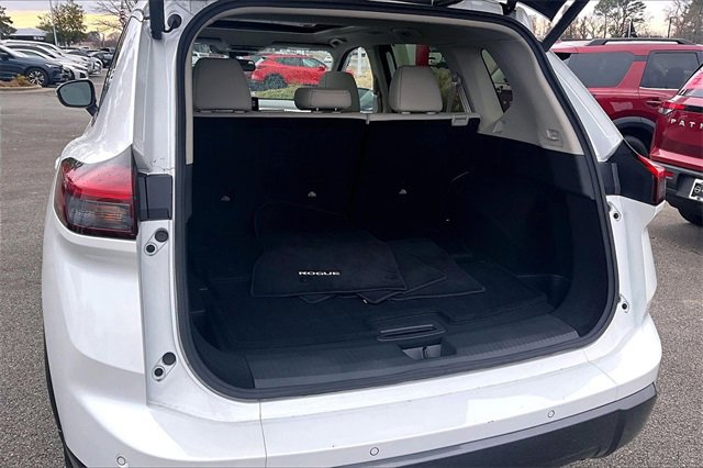 Certified 2025 Nissan Rogue SL w/ SL Premium Package image 36