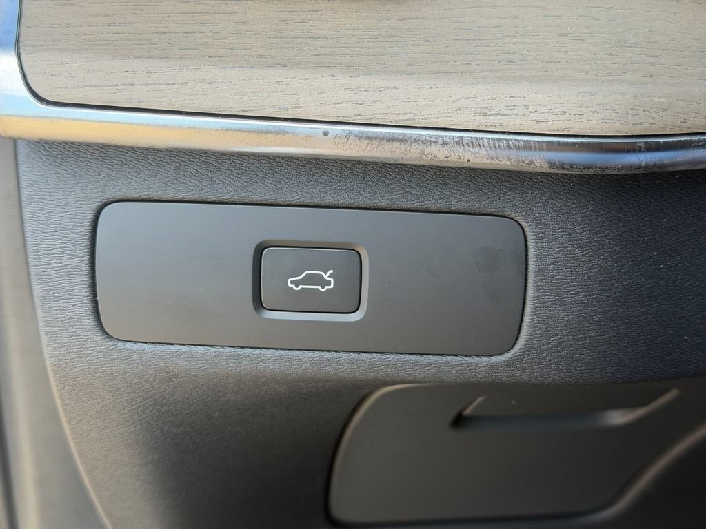 New 2027 Volvo XC90 B6 Plus AWD/4WD image 31