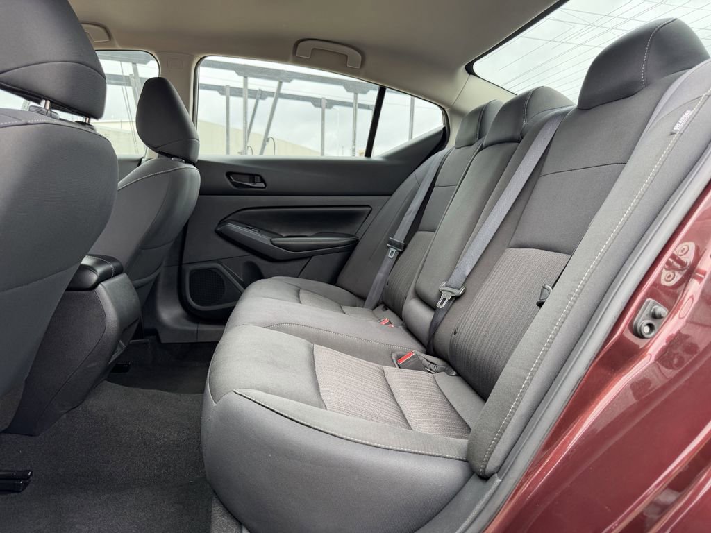 Used 2025 Nissan Altima 2.5 SV FWD image 28