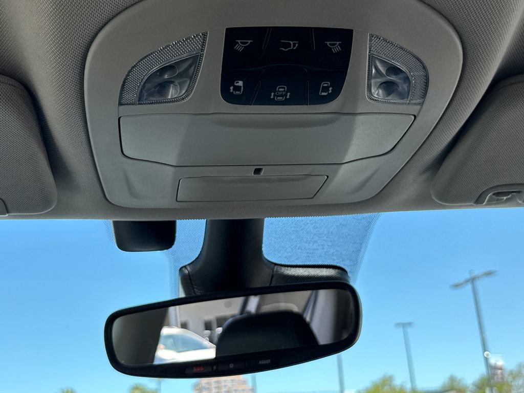 Used 2021 Chrysler Pacifica Touring-L image 22
