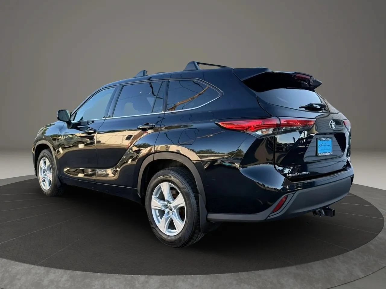 Used 2020 Toyota Highlander L AWD/4WD image 6