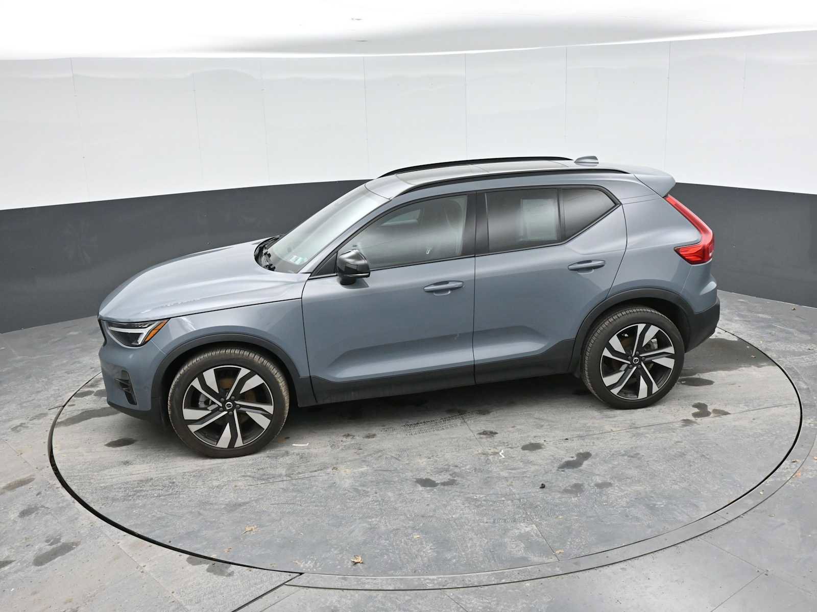Used 2023 Volvo XC40 B5 Plus w/ Driver Assist Package image 14