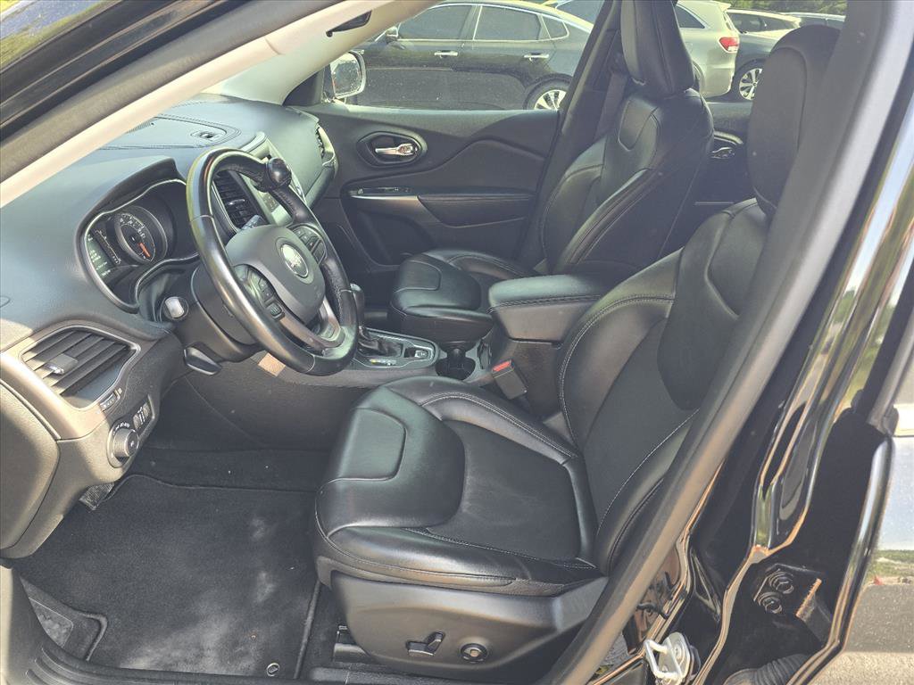 Used 2021 Jeep Cherokee Latitude Plus FWD image 11