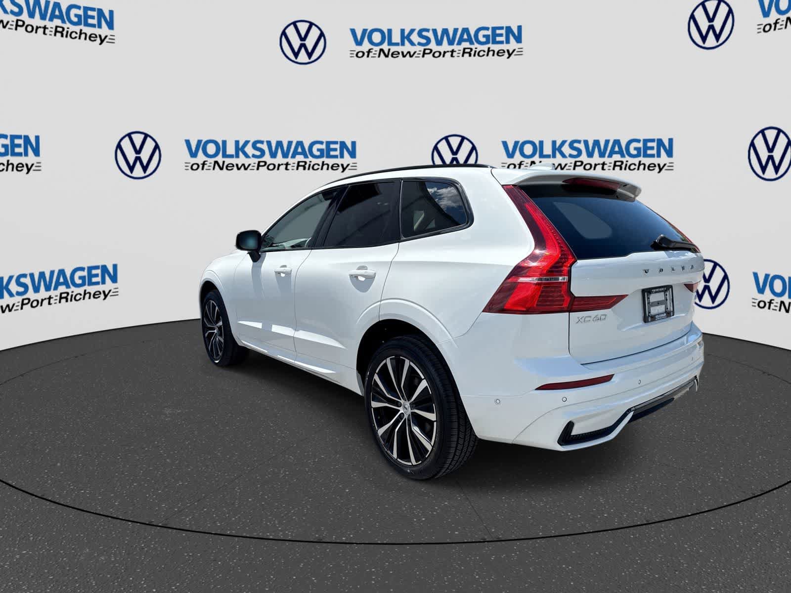 Used 2023 Volvo XC60 B5 Plus w/ Climate Package AWD/4WD image 4