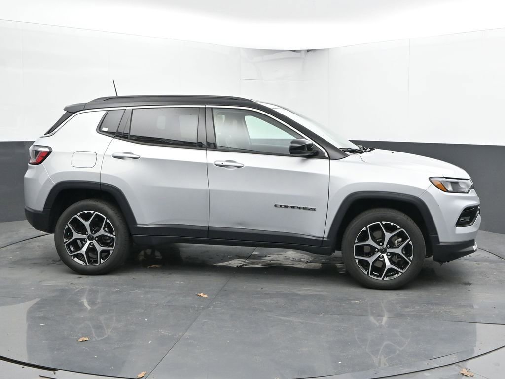 Used 2025 Jeep Compass Limited AWD/4WD image 12