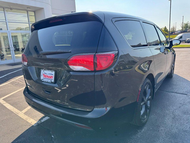 Used 2019 Chrysler Pacifica Touring Plus w/ Advanced Safetytec Group FWD image 3