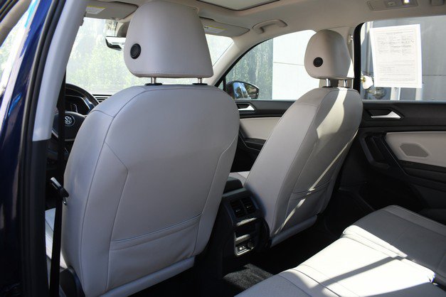 Used 2021 Volkswagen Tiguan SEL AWD/4WD image 22