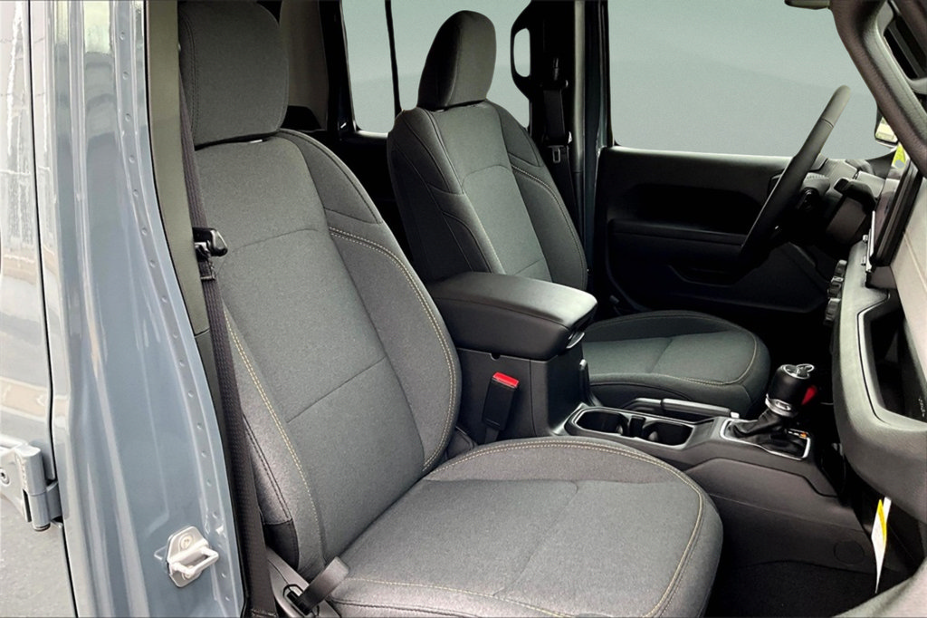 New 2025 Jeep Gladiator Sport AWD/4WD image 9