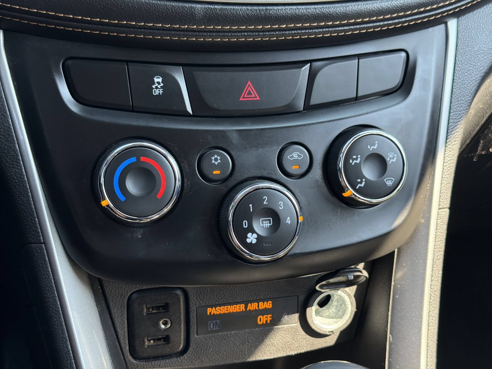 Used 2018 Chevrolet Trax LT w/ LT Convenience Package AWD/4WD image 25