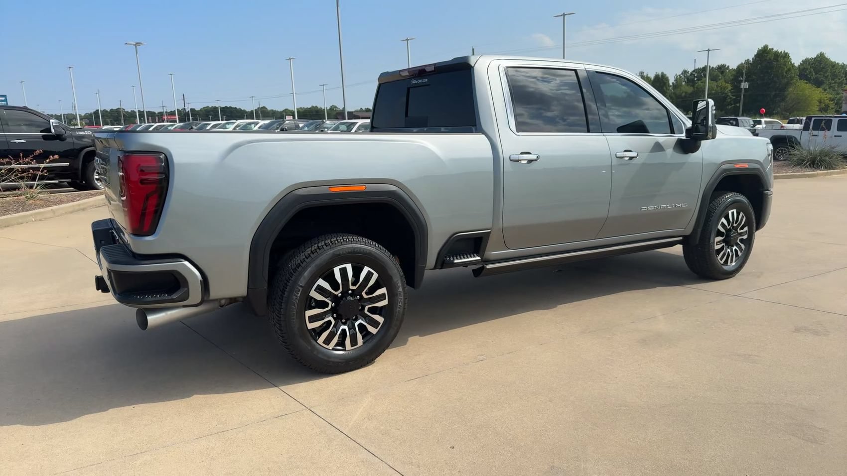 Used 2024 GMC Sierra 2500 Denali Ultimate AWD/4WD image 8
