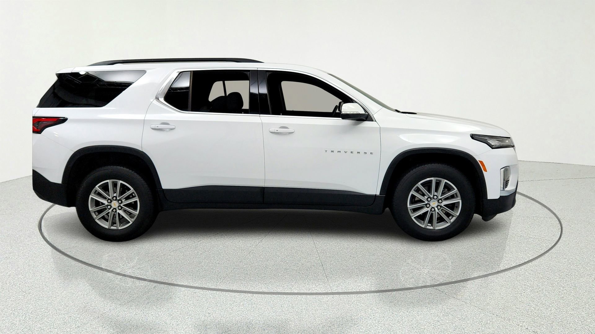 Used 2023 Chevrolet Traverse LT FWD image 6