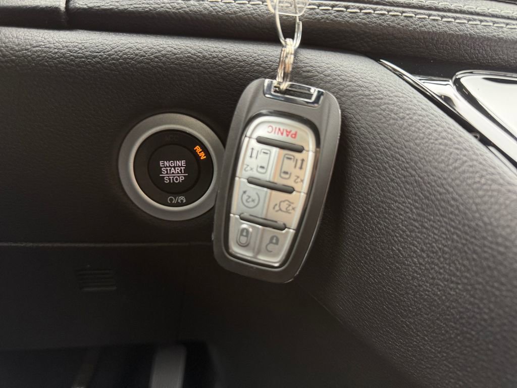 New 2026 Chrysler Pacifica Select FWD image 30