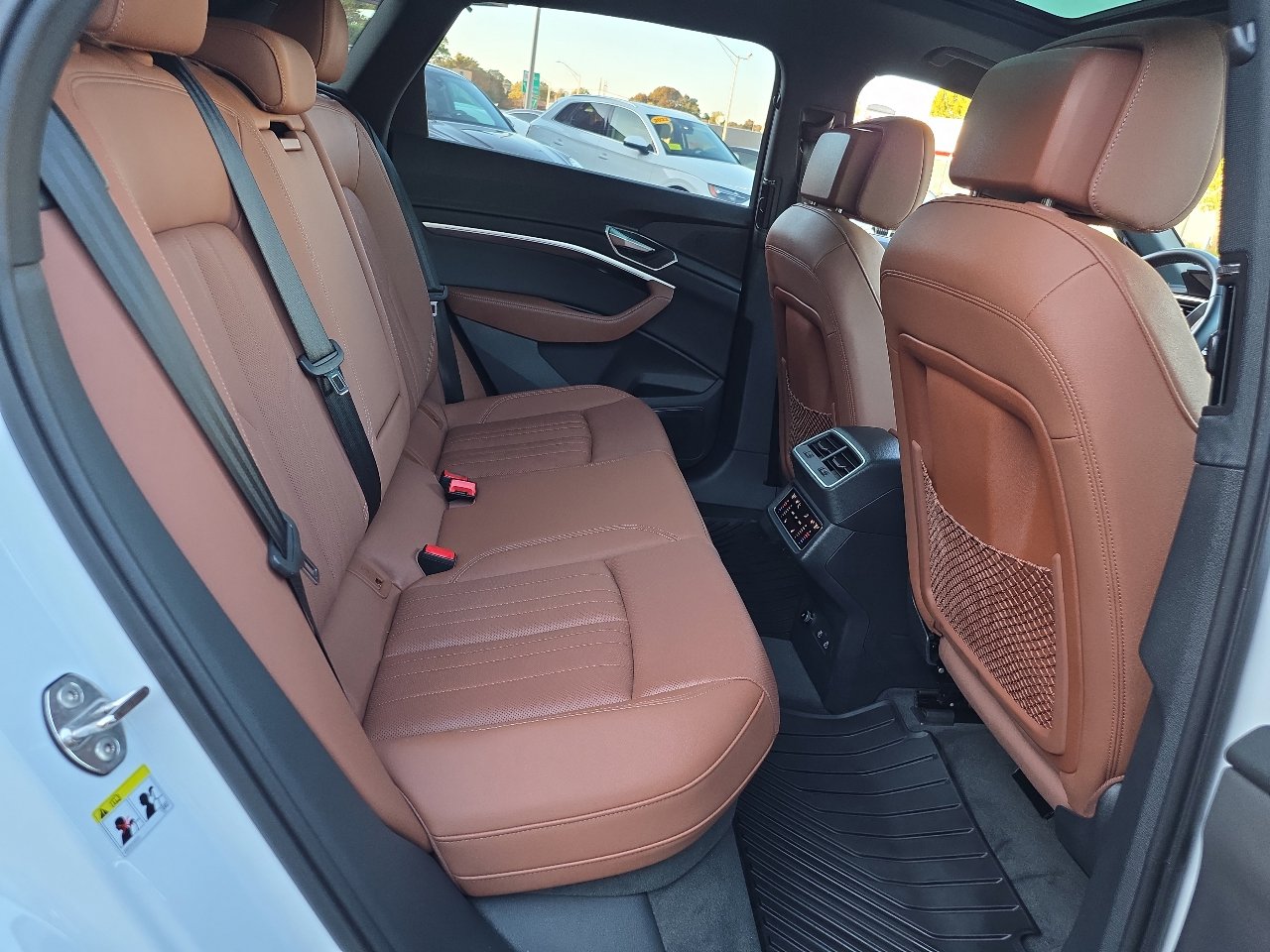 Used 2024 Audi Q8 e-tron Premium Plus w/ Premium Plus Package image 53