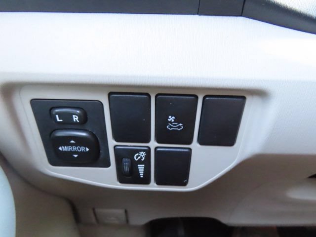 Used 2012 Toyota Prius Four w/ Deluxe Solar Roof Pkg FWD image 29