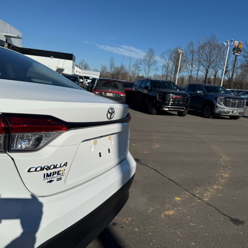 Used 2025 Toyota Corolla LE image 27