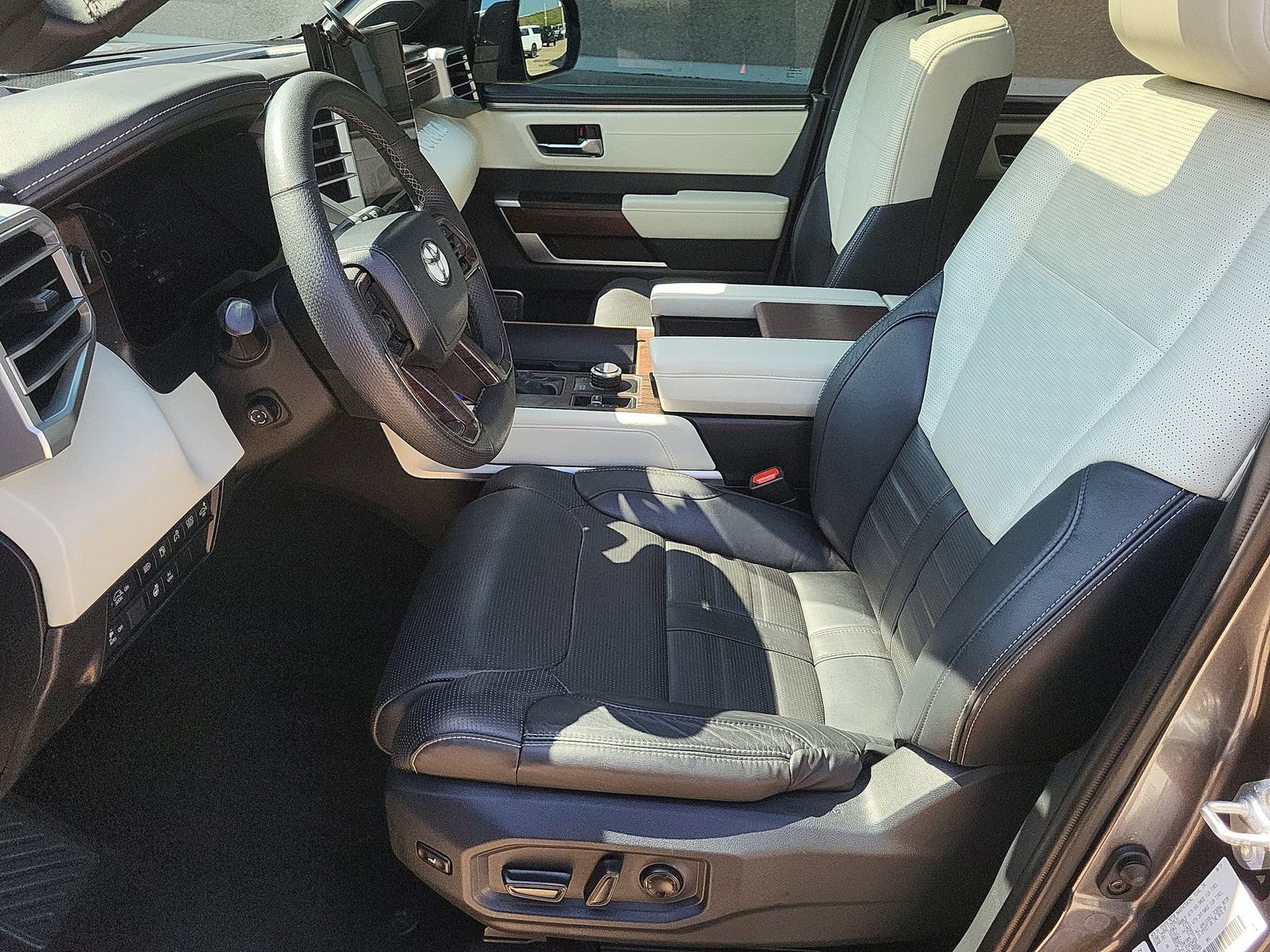 Used 2024 Toyota Sequoia Capstone AWD/4WD image 21