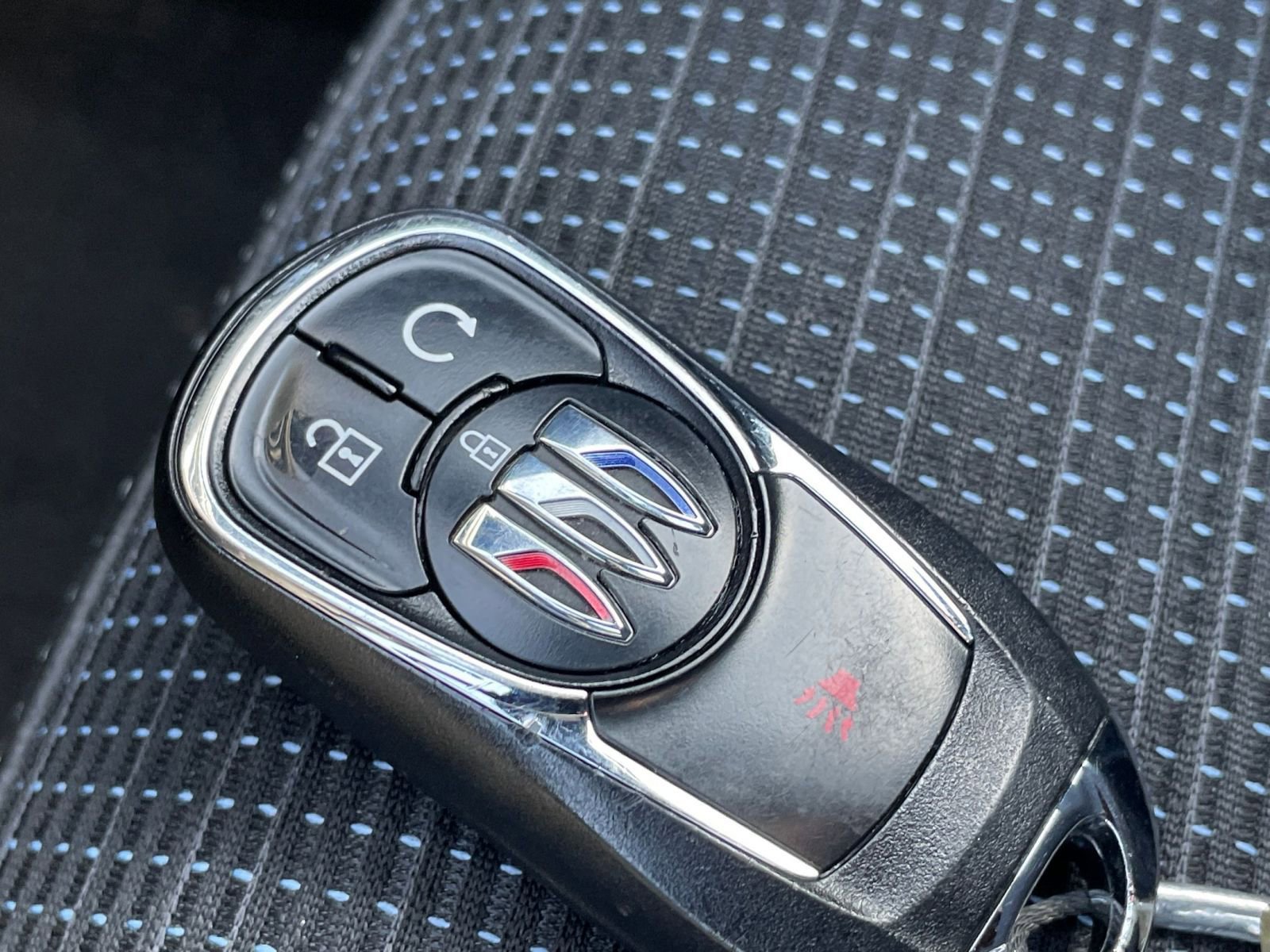 Used 2025 Buick Envista Preferred image 23