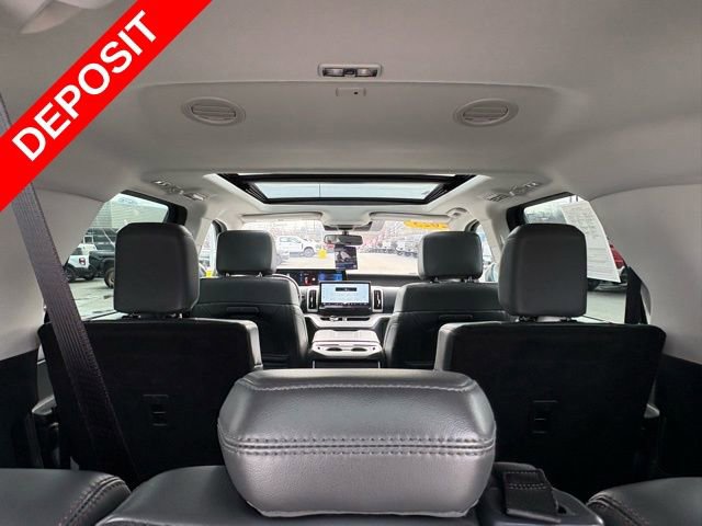Used 2025 Ford Expedition Active image 47