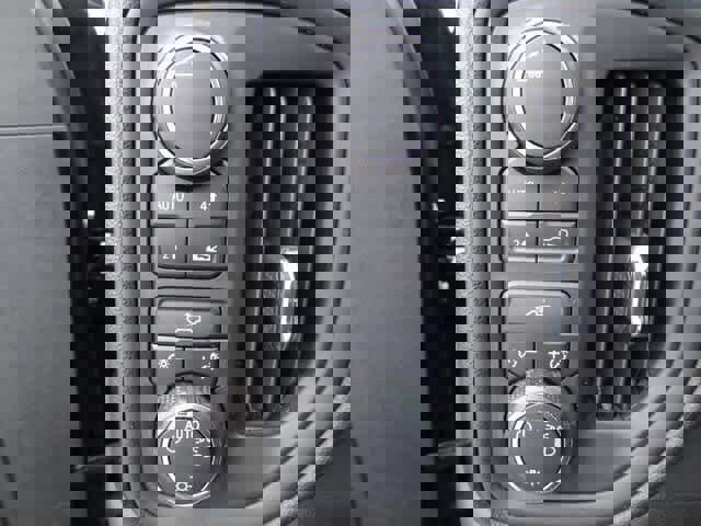 Used 2024 Chevrolet Silverado 1500 Custom image 15