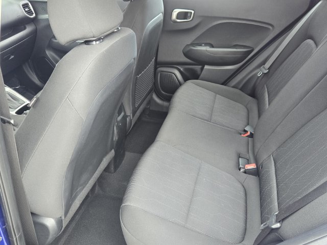 Used 2024 Hyundai Venue SE FWD image 12