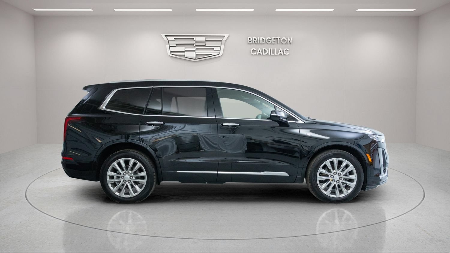 Used 2023 Cadillac XT6 Premium Luxury w/ Technology Package FWD image 8