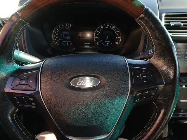Used 2016 Ford Explorer Platinum image 21