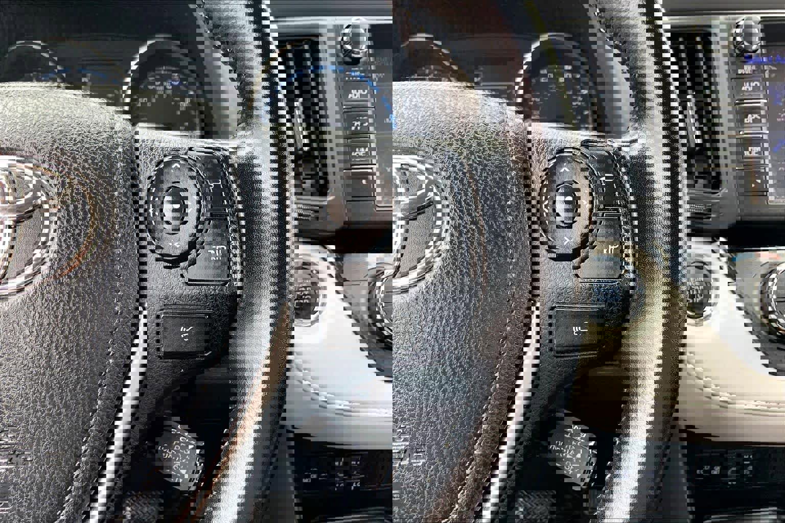 Used 2018 Toyota RAV4 XLE FWD image 24