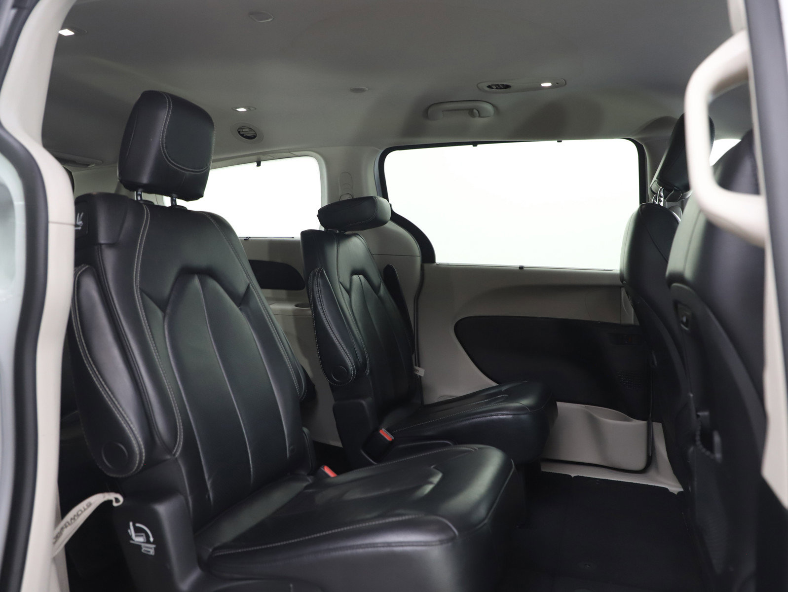 Used 2022 Chrysler Pacifica Touring-L image 13