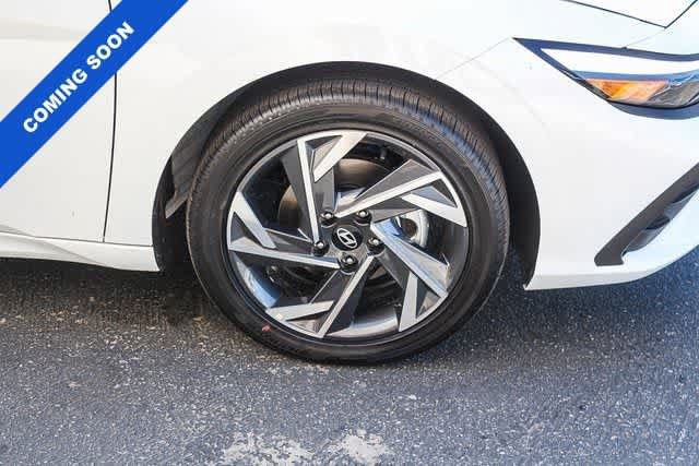 Certified 2025 Hyundai Elantra SEL FWD image 9