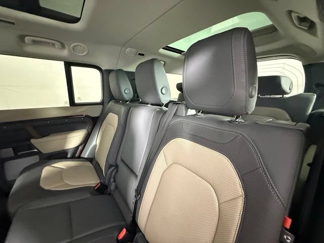 Used 2024 Land Rover Defender 130 X AWD/4WD image 27