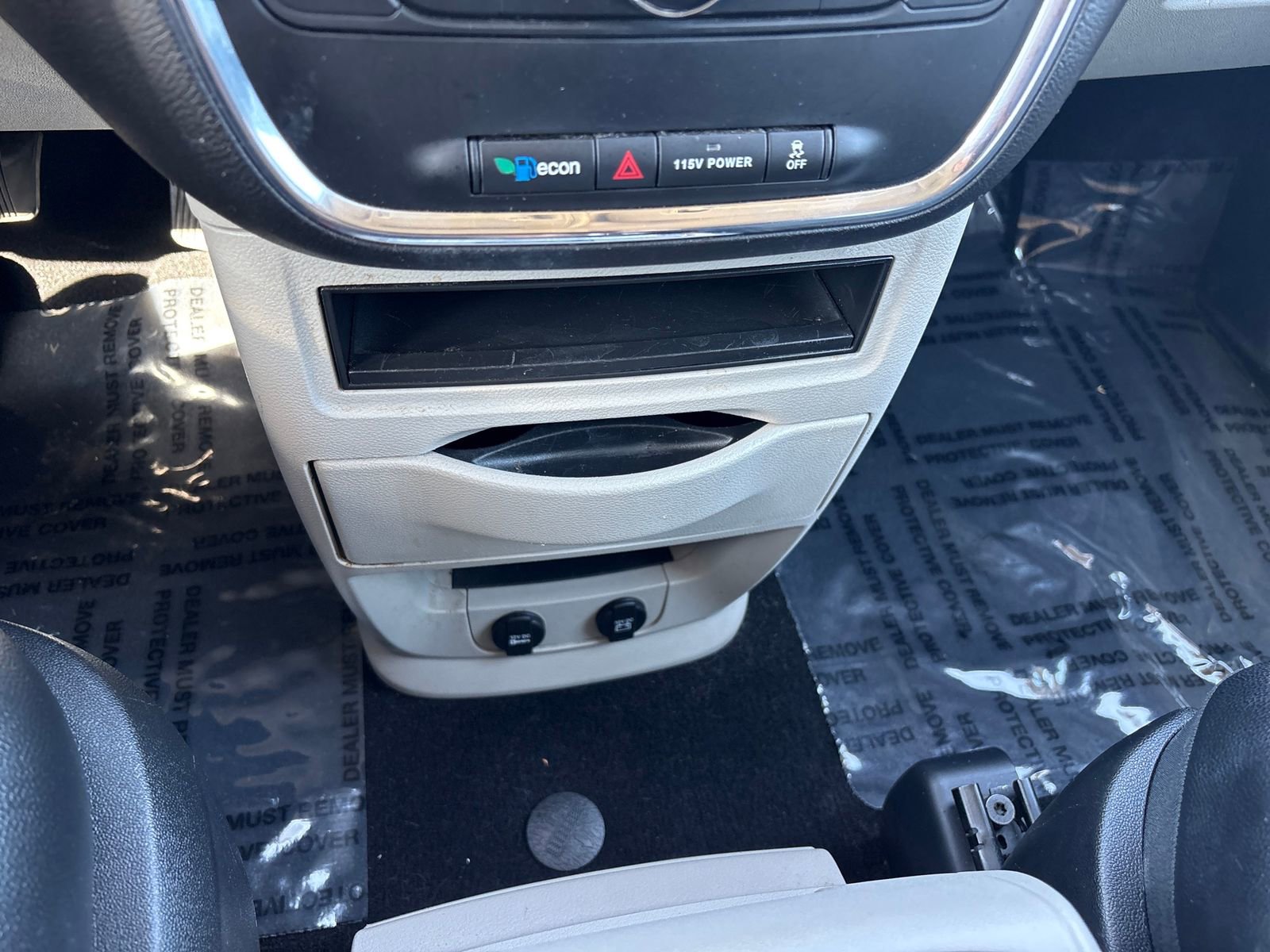 Used 2016 Chrysler Town & Country Touring FWD image 18