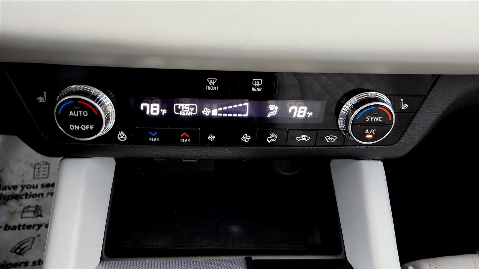 Used 2025 Mitsubishi Outlander SEL image 32