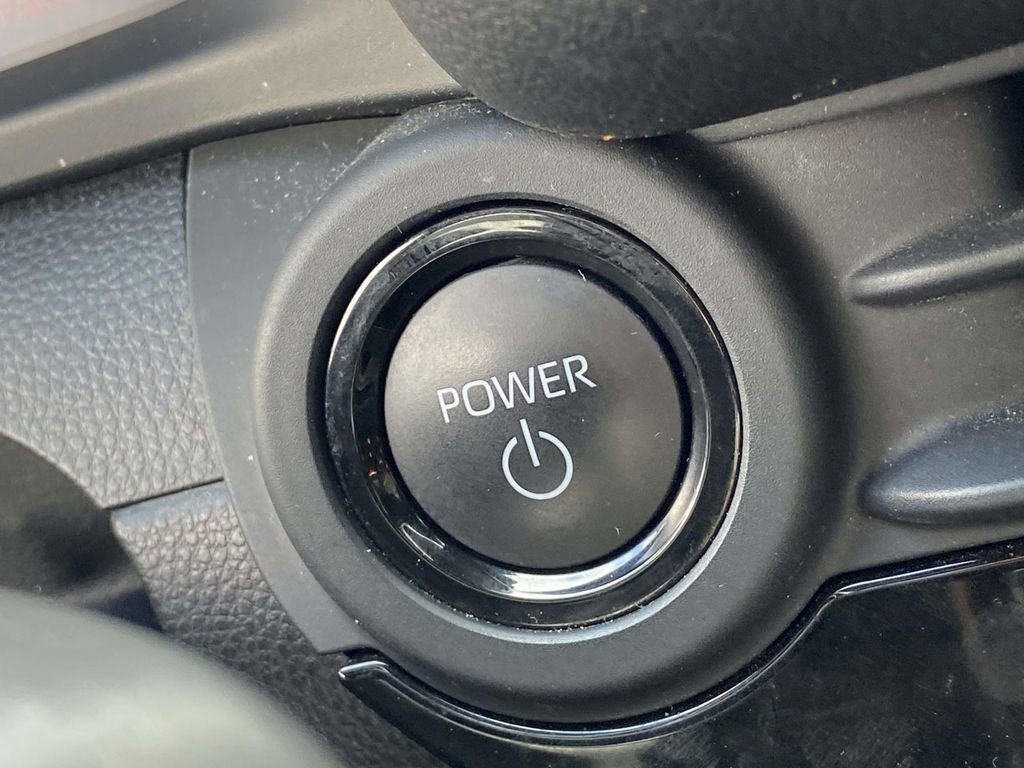 Used 2023 Toyota Crown Limited image 31