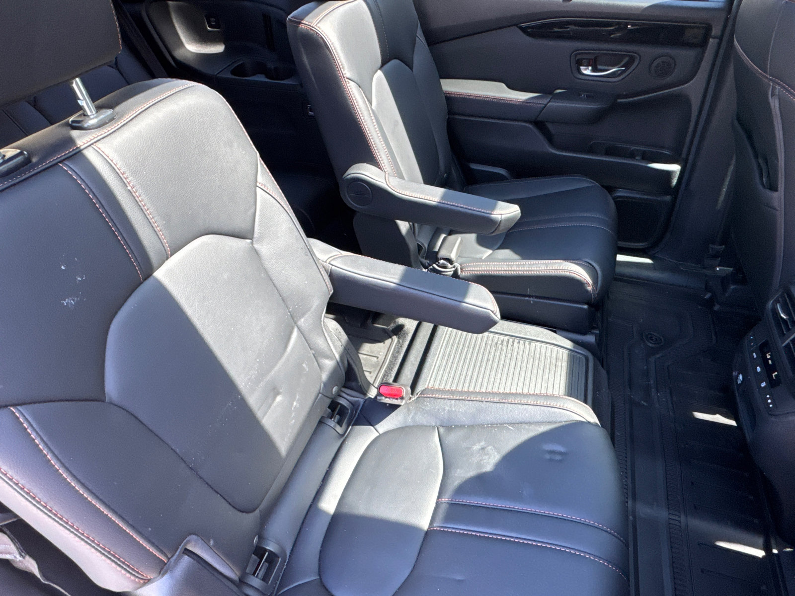 Used 2025 Honda Pilot TrailSport image 19