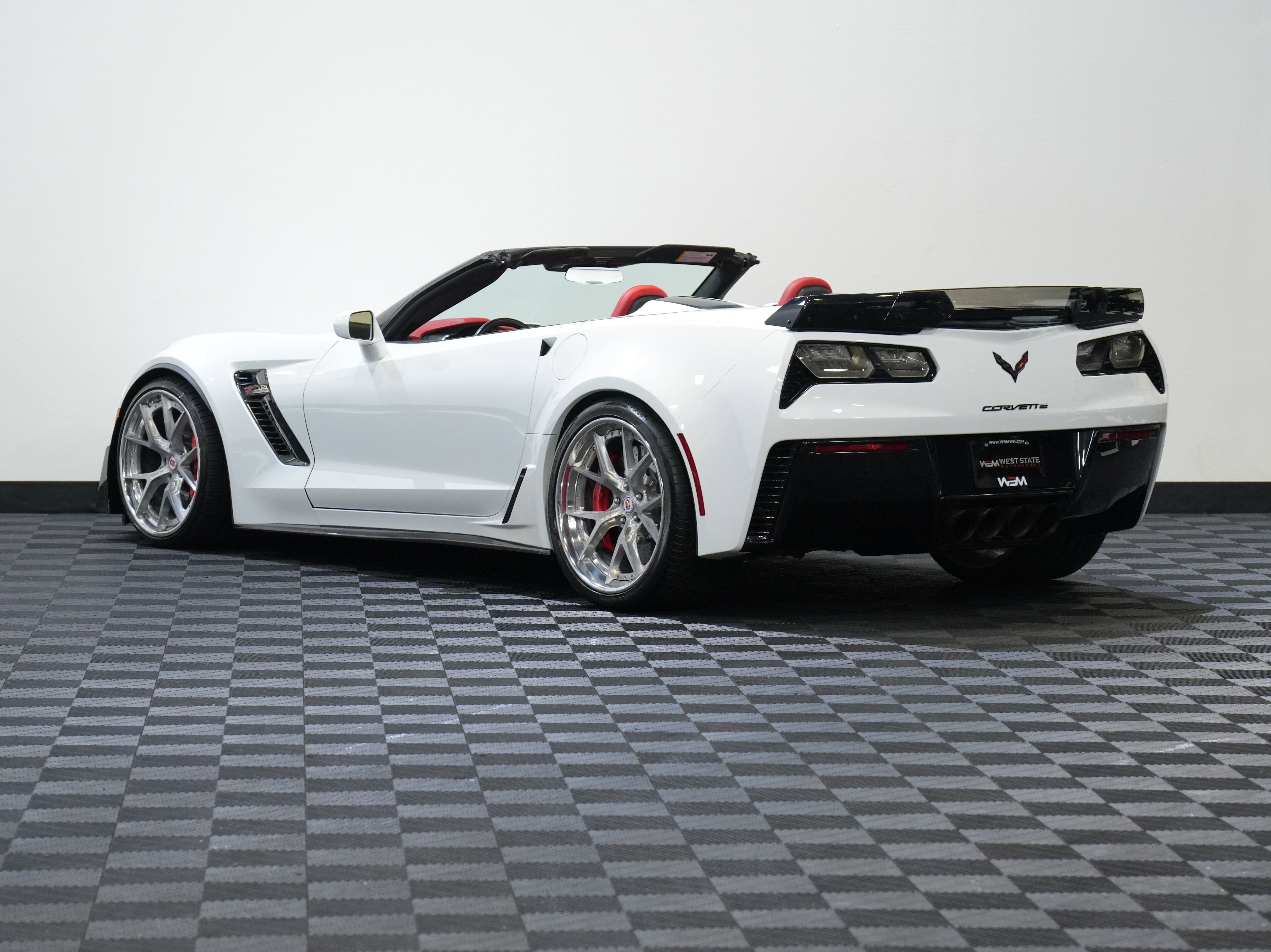 Used 2015 Chevrolet Corvette Z06 w/ 3LZ Preferred Equipment Group RWD image 8