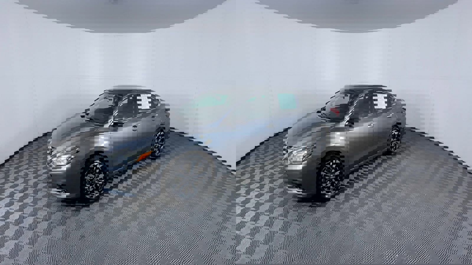 Used 2017 Nissan Altima 2.5 SR w/ LED Appearance Package image 4