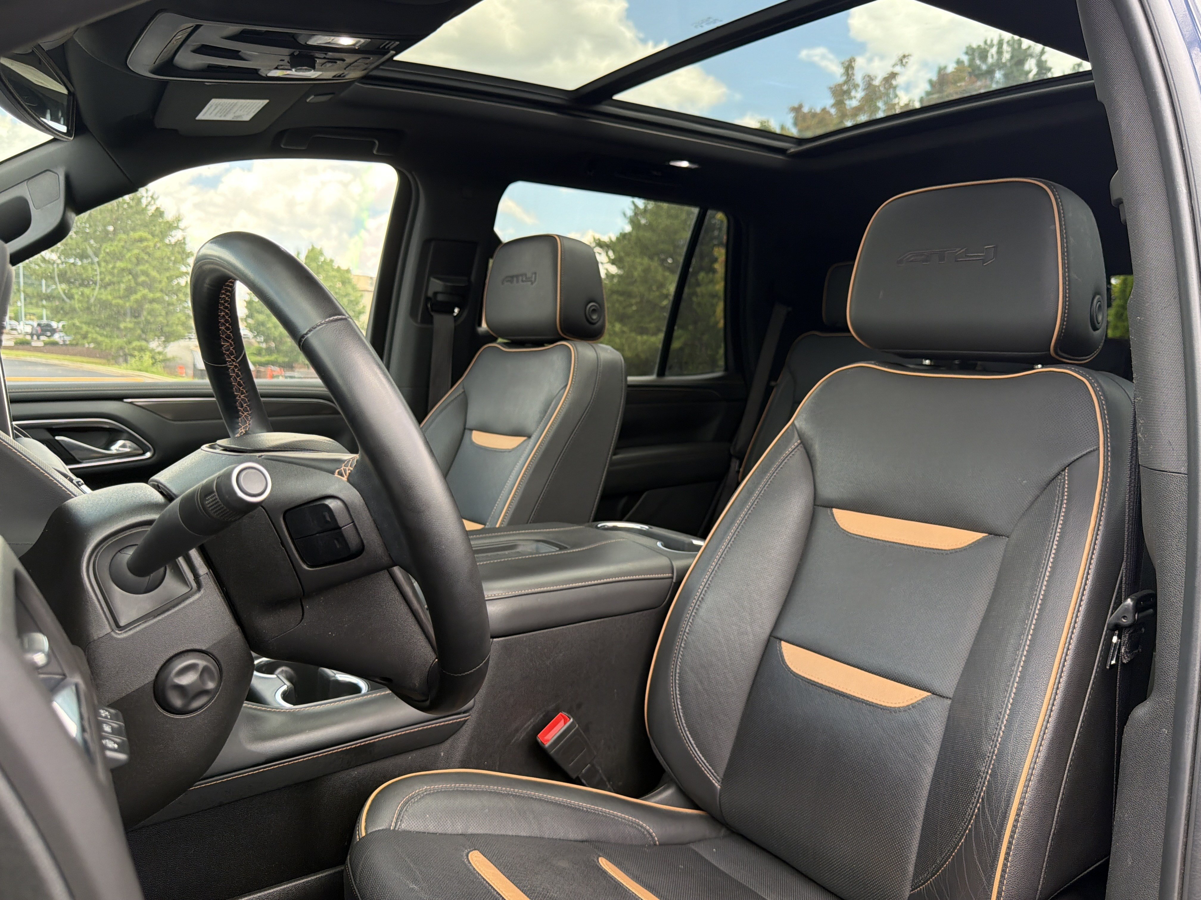 Used 2023 GMC Yukon AT4 w/ AT4 Premium Package AWD/4WD image 7