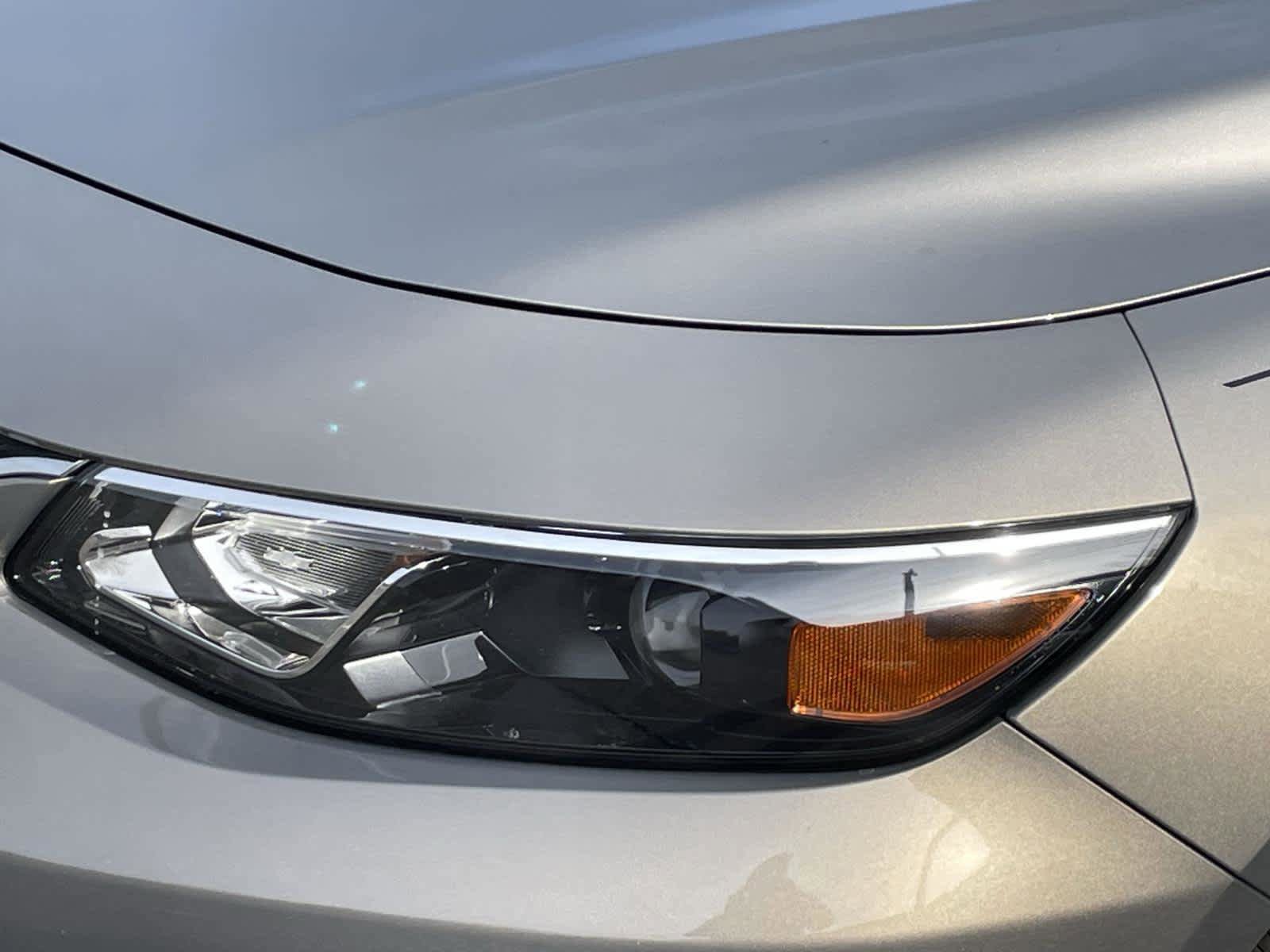 Used 2017 Chevrolet Malibu LT image 9