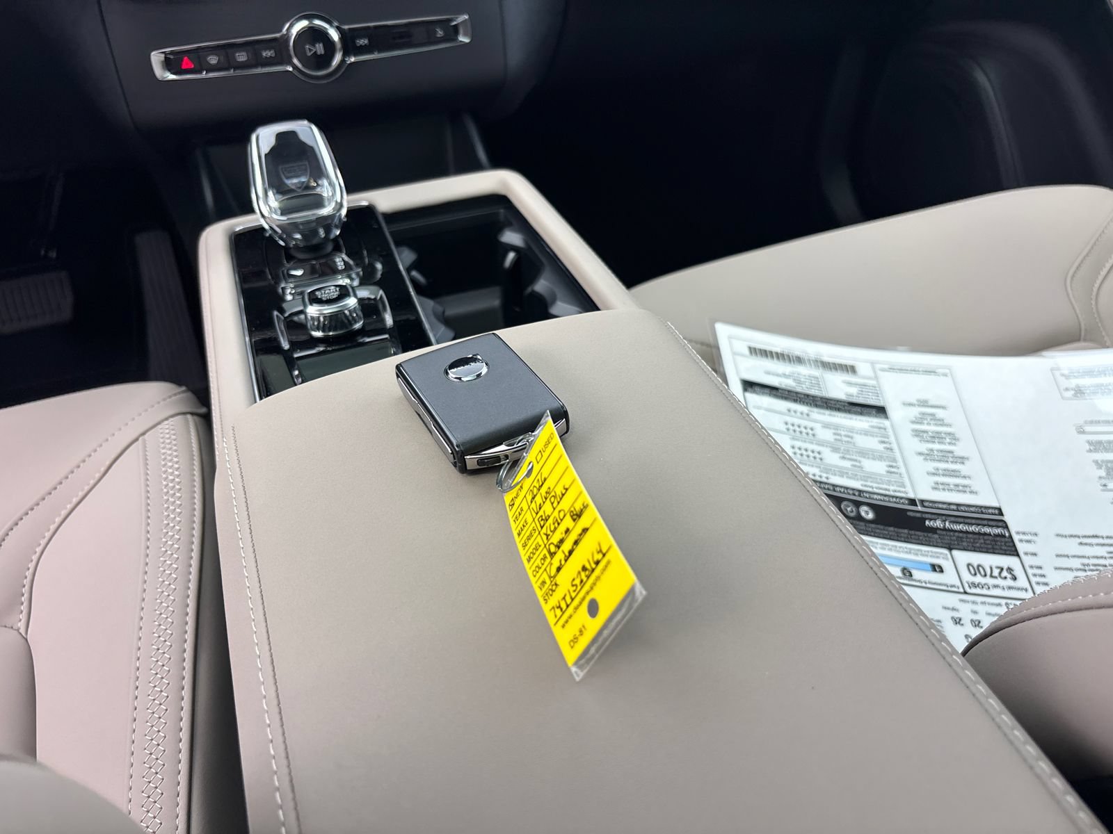New 2026 Volvo XC90 B6 Plus w/ Protection Package Premier AWD/4WD image 32