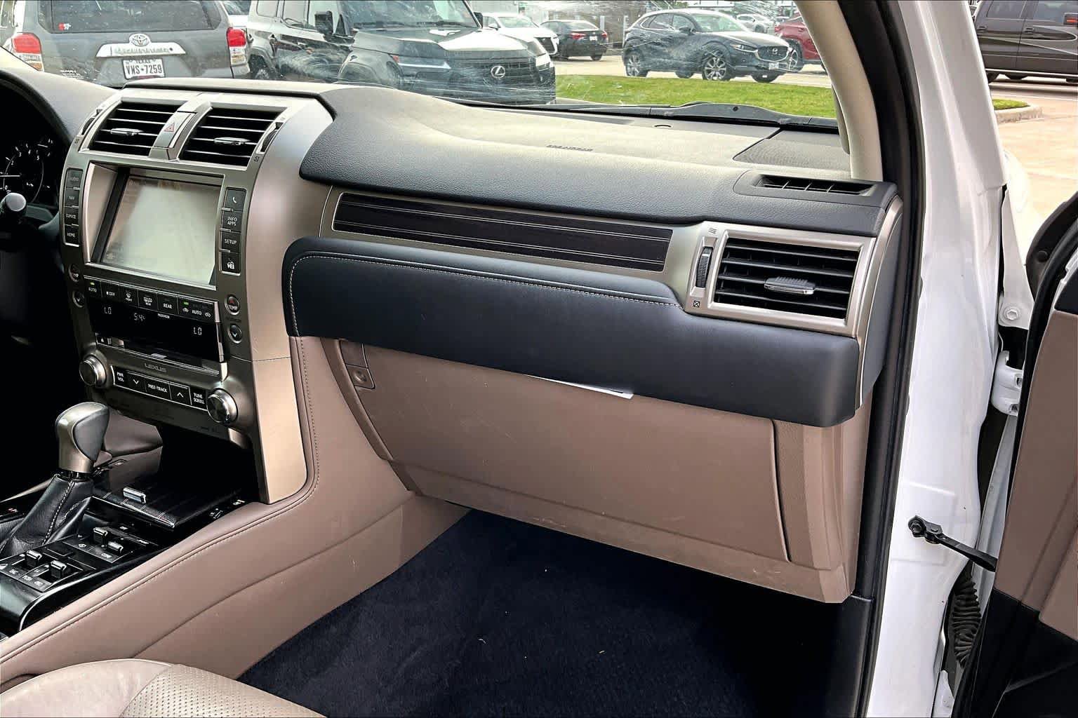 Used 2021 Lexus GX 460 Luxury w/ Accessory Package AWD/4WD image 19