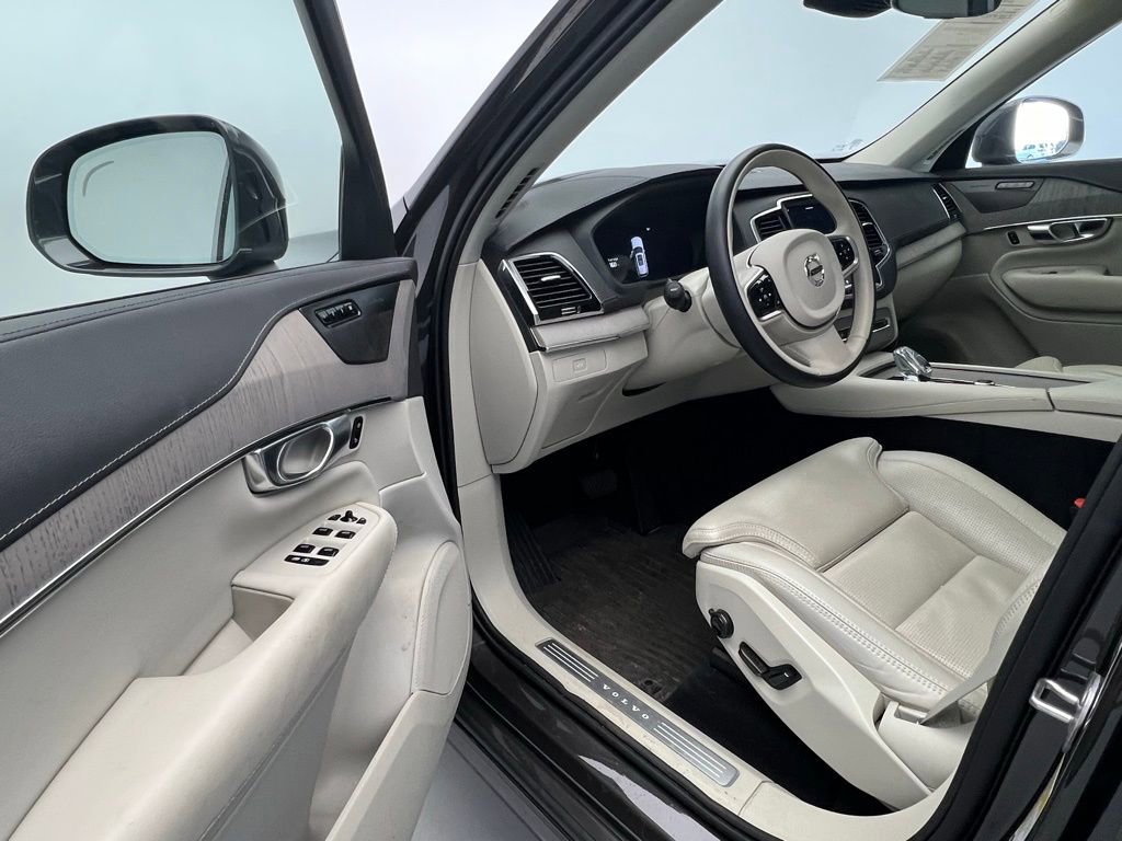 Used 2025 Volvo XC90 B6 Ultra w/ Protection Package Premier image 28