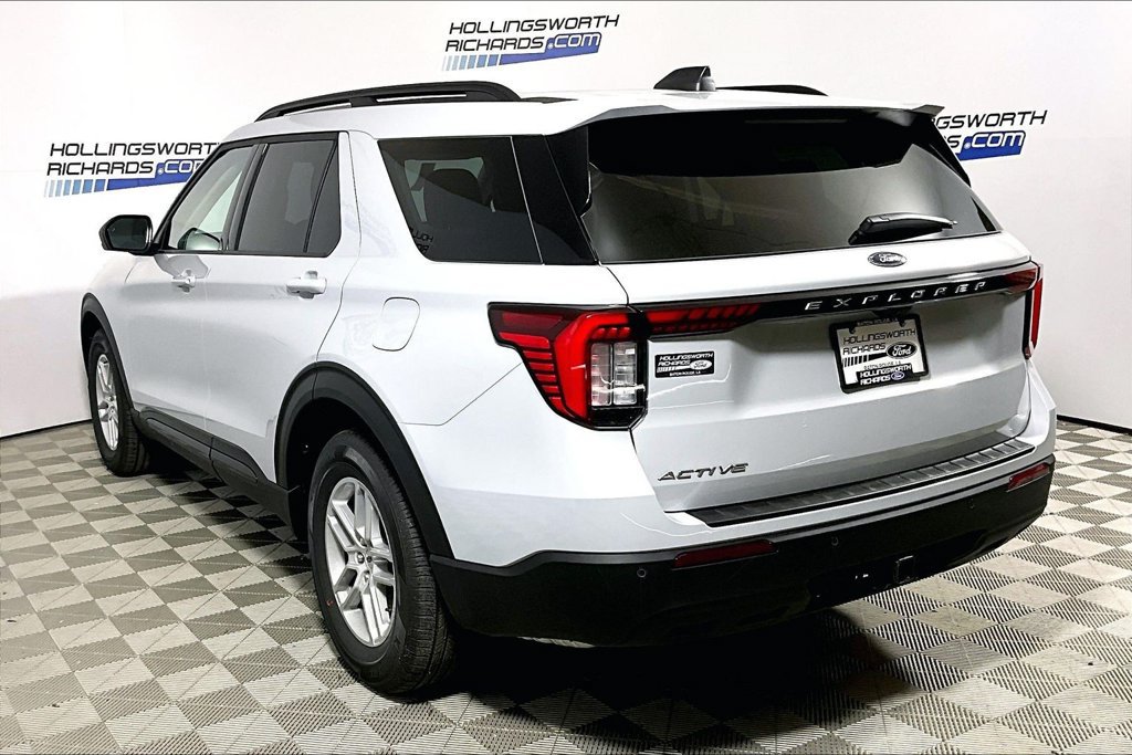 New 2026 Ford Explorer Active RWD image 3