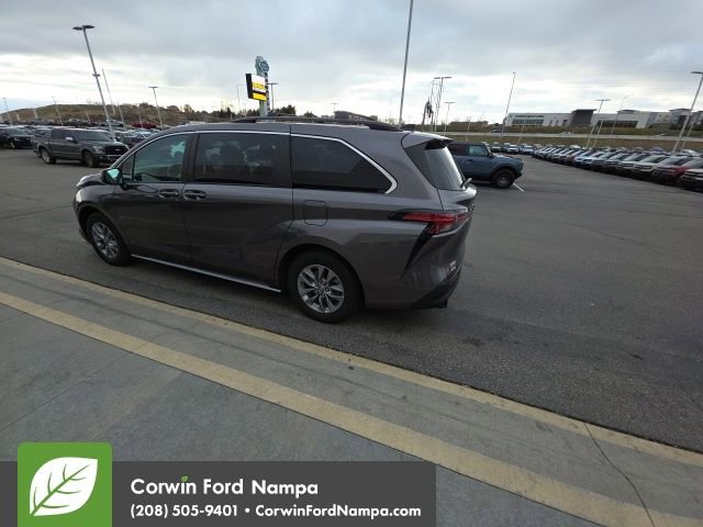 Used 2022 Toyota Sienna LE image 9