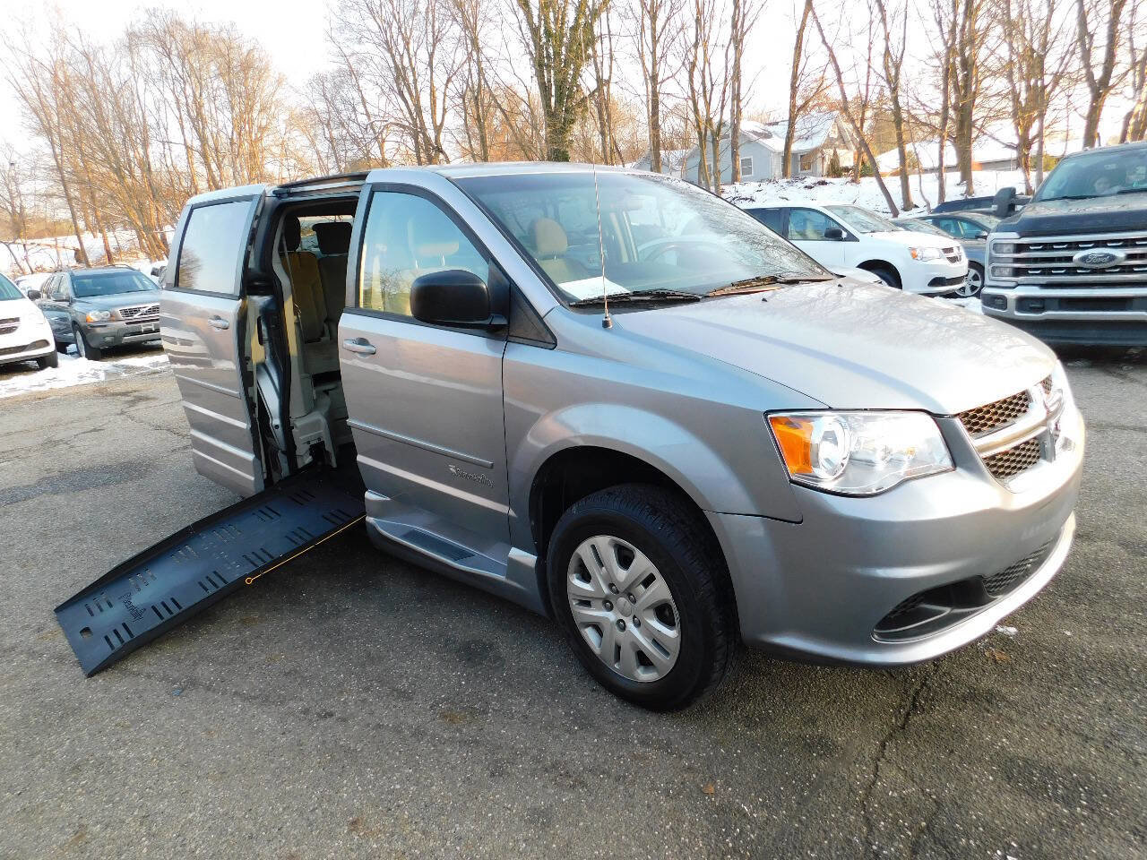 Used 2017 Dodge Grand Caravan SE w/ Power Window Group image 1