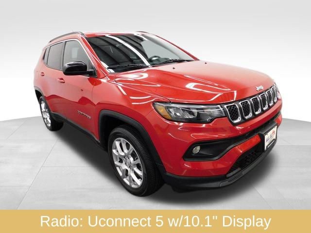 Used 2023 Jeep Compass Latitude image 2
