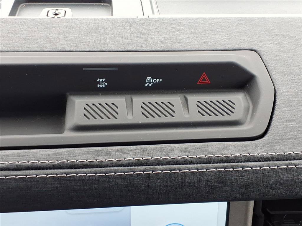 Used 2025 Ford Bronco Outer Banks image 17